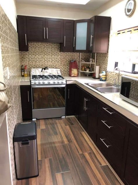 Black Color Kitchen Cabinets, Simple Black Kitchen Cabinets, Simple Kitchen Cabinet Design, Ideas Para La Casa, Simple Kitchen Cabinets, Kitchen Cabinet Interior, Modular Kitchen Interior, Beautiful Kitchen Cabinets, Kitchen Windows