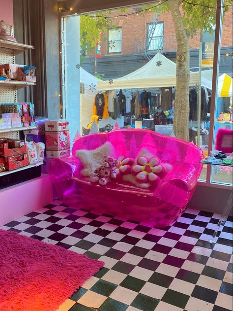 Neon Pop Up Store, Inflatable Pink Couch, Inflatable Couch Aesthetic, Y2k Aesthetic Decor, Thrifted Couch, Hot Pink Couch, Plastic Couch, 2000s Decor, Blow Up Chair