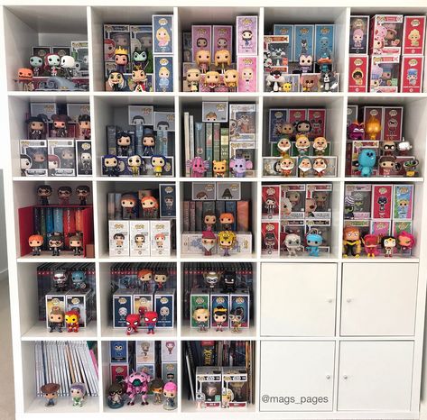 Funko Pop Collection Aesthetic, How To Store Funko Pops, Funko Bookshelf, Bookshelf With Funko Pop, Ways To Display Funko Pops, Funko Pop Organization Ideas, Funko Pop Collection Display, Funko Pop Display Ideas With Boxes, Funko Shelves