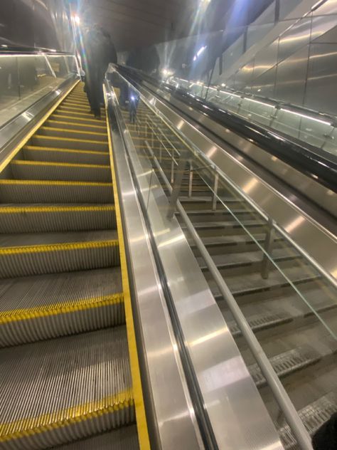 london bridge, london aesthetic, train station Aesthetic Train Station, Train Station Aesthetic, Station Aesthetic, Aesthetic Train, London Aesthetic, London Bridge, Dundee, Aesthetic Videos, Train Station