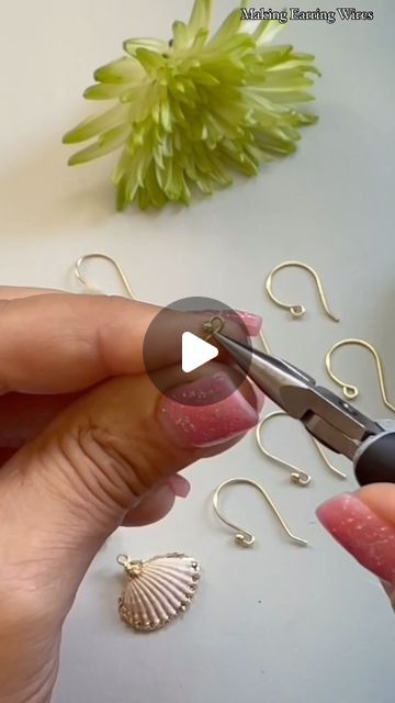 Earings Making Video, Handmade Jewelry Trends, Trendy Diy Jewelry, Jewelry Making Videos, Creative Vibes, Making Jewelry For Beginners, Handmade Jewelry Business, Jewelry Making Business, Wire Wrapped Stone Jewelry