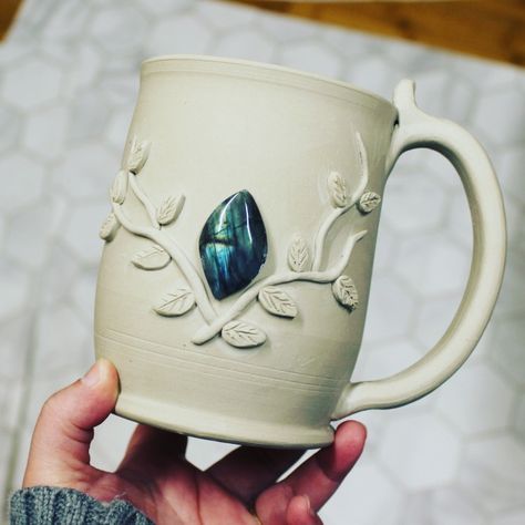 Ceramics With Crystals, Pottery With Crystals, Fantasy Ceramics, Crystal Pottery, Crystal Mugs, Crystal Mug, Slab Pottery, Ceramic Techniques, Clay Mugs