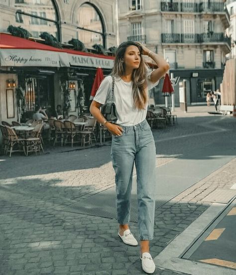 Street Style Summer Outfits, Minimalist Moda, Simple Fashion Outfits, Fashion Network, Daily Fashion Inspiration, Mode Casual, Street Style Summer, Future Fashion, Tshirt Outfits