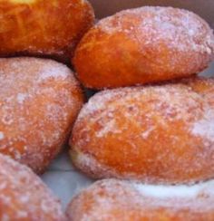 Portuguese Malasadas, Malasadas Recipe, Hawaii Desserts, Hawaiian Foods, Hawaiian Desserts, Hawaiian Recipes, Hawaiian Dishes, Yeast Breads, Bake Goods