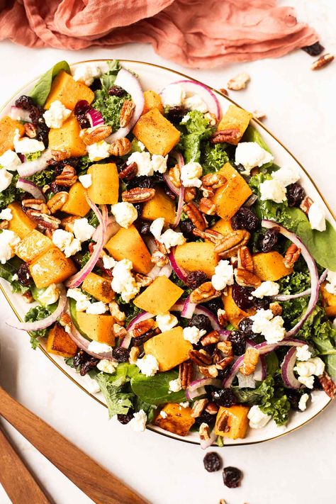 Roasted Butternut Squash Salad with Kale & Goat Cheese - Healthy Green Kitchen Butternut Squash And Goat Cheese, Butternut Squash Salad Recipes, Squash And Goat Cheese, Butternut Squash Sausage, Roasted Butternut Squash Salad, Butternut Squash Kale, Butternut Squash Chili, Cut Butternut Squash, Butternut Squash Salad