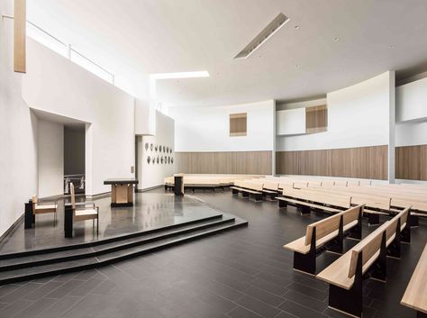 H+F Jesuit High School Chapel School Chapel, High School Campus, Seminar Room, School Auditorium, All Modern Furniture, Auditorium Design, Multipurpose Hall, Lecture Hall, Architect Magazine