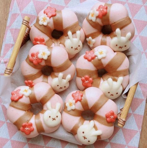 Kawaii Sweets, Strawberry Sundae, Kawaii Dessert, Kawaii Cooking, Cute Baking, Cute Snacks, Cute Food Art, Beautiful Desserts, Japanese Snacks