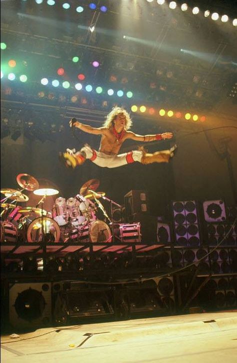 Sammy Hagar Van Halen, Guys Haircuts, Van Halen Sammy Hagar, Eddie Van Halen Jumping, Vintage Music Art, Eddie Vedder Climbing, Kramer Guitars, Acid Bath, Rock Pictures