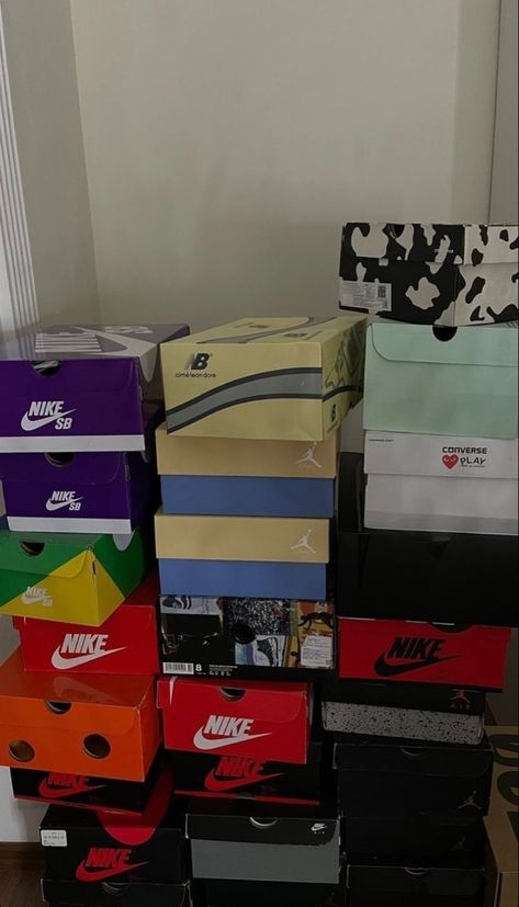 Shoe Box Aesthetic, 2025 Vision Board Aesthetic Logo, 2025 Aesthetic Logo, 2025 Vision Board Logo, Nike Shoes Box, 2025 Logo, Nike Box, Vision Board Pics, Wish Board