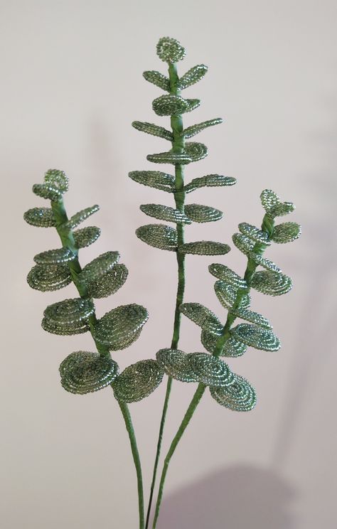 Bead Bouquet Diy, Beaded Flowers And Leaves, Beaded Flower Bouquet, Bead Plant, Bead Woven Flowers, Beaded Plants, Spiral Eucalyptus, French Beading, Beaded Bouquet