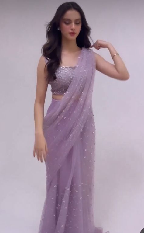 Saree Ideas For Farewell In School, Graduation Day Saree Ideas, Farewell Sarees For Teens, Trendy Sarees For Wedding, Prestitched Saree, Saree Styles For Farewell, Farewell Outfits, Graduation Saree, Farewell Saree