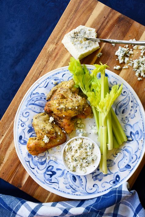 Keto Chicken Wings, Blue Cheese Dressing Recipe, Chicken Dumplings Recipe, Keto Salads, Low Carb Food List, Keto Dinners, Blue Cheese Dressing, Low Carb Meal Plan, Recetas Keto