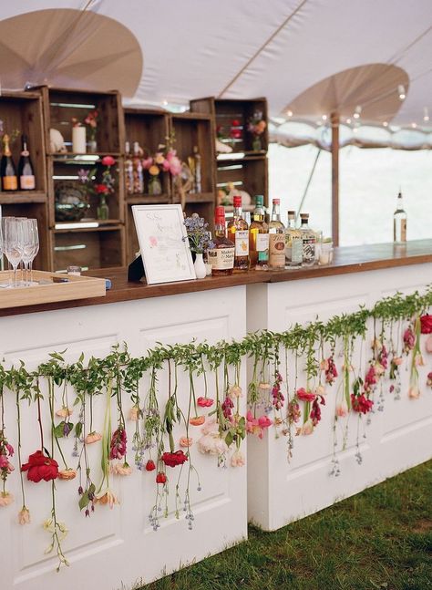 Romantic Backyard Wedding Reception, Coastal Garden Wedding, Lake House Wedding Reception, Beach House Wedding Reception, Reception Bar Ideas, Winery Wedding Ceremony, Outdoor Wedding Bar, Vineyard Wedding Reception, Spring Wedding Ceremony