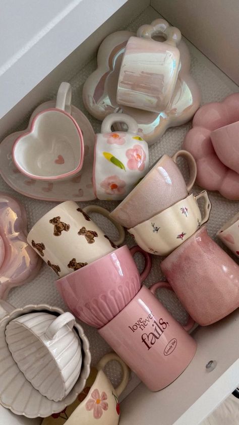 Coquette Mugs, Cutesy Aesthetic, Coquette Lifestyle, Girly Apartments, Colored Bubbles, Dream Apartment Decor, Pretty Mugs, Tanah Liat, Keramik Design