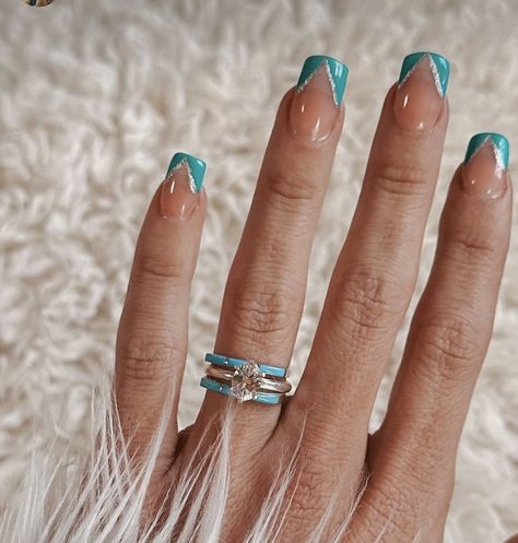 Western Nail Ideas Almond Shape, Simple Western Nails Almond, Simple Accent Nail Ideas, Navy Blue Western Nails, Nails Acrylic Western Simple, Tourquise Nails Design Short, Turquoise Nail Design, Western Hoco Nails, Country Nails Simple