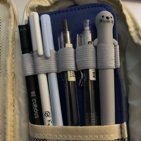 School Supply Aesthetic, Stationary School Supplies, Aesthetic Pack My Pencil Case With Me, School Pencil Case Aesthetic, Pencils Aesthetic, Aesthetic Stationary Pouch, What’s In My Pencil Case Aesthetic, Pencil Case Aesthetic, Muji Pencil Case Aesthetic