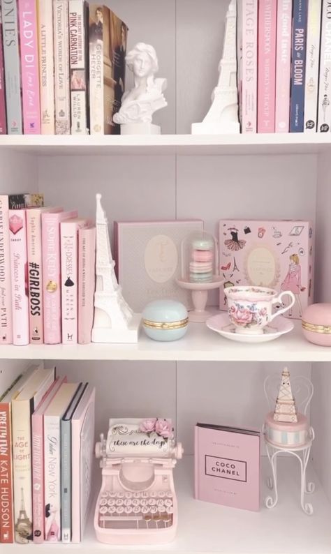 Coquette Room Shelves, Pink Aesthetic Bookshelf, Coquette Bookshelf Aesthetic, Coquette Book Shelf, Girly Shelf Decor, Pink Library Room, Bridgerton Room Decor, Book Shelf Inspo Aesthetic, Princess Bookshelf