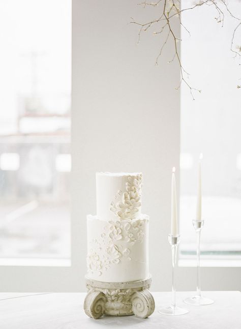 Two Tiered Cake, Wedding Cake Centerpieces, Wedding Cake Options, Cakes Easy, Sarah Harris, Black Wedding Cakes, Fresh Flower Cake, Romantic Wedding Cake, Tiered Cake