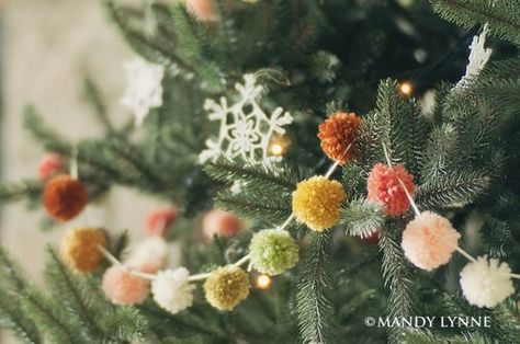 Pom Garland, Christmas Tree Garland, Pom Pom Garland, Tree Garland, Natural Christmas, Xmas Ideas, Christmas 2019, Christmas Love, Holiday Diy