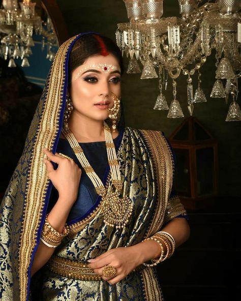 Bride Reception Look, Bengali Bride Reception Look, Reception Looks, Lehenga Hairstyles, Bengali Culture, Indian Bride Makeup, Bengali Bridal Makeup, Indian Bridal Photos, Reception Look