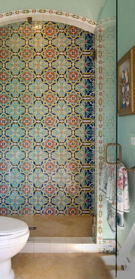 Spanish Style Bathrooms, Spanish Bathroom, Mediterranean Bathroom, Moroccan Bathroom, Shower Tile Designs, Tile Shower Ideas, Tile Designs, Bathroom Redo, Bathroom Tiles