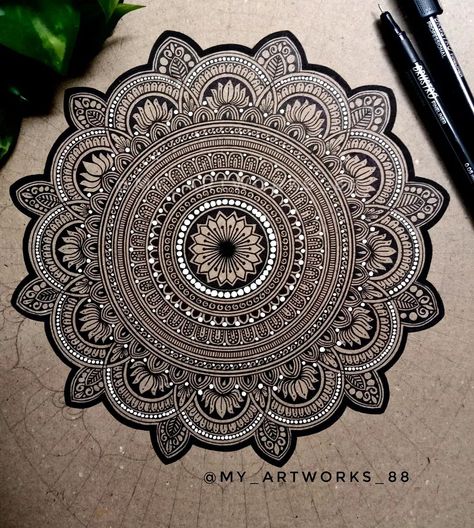 Mandala Sketch, Mandala Book, Abstract Pencil Drawings, Easy Mandala Drawing, Mandala Doodle, Mandela Art, Mandala Art Therapy, Mandala Design Pattern, Mandala Art Lesson