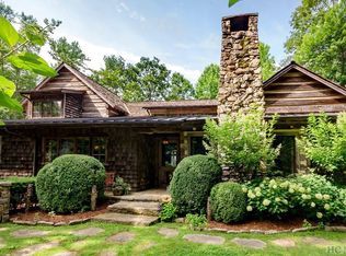 131 Bent Tree Ln, Cashiers, NC 28717 - Zillow Log Cabin Mansions, Log Cabin Kitchen, Cabin Mansion, Extravagant Homes, Cashiers Nc, Flagstone Path, Rustic Log Cabin, Stone Chimney, Kitchen Backsplash Ideas