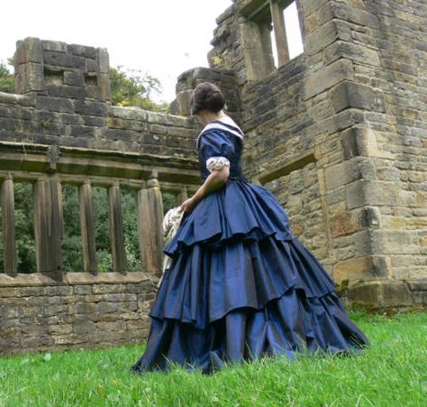 Blue Victorian Dress, Victorian Costume Halloween, Victorian Halloween, Bustle Dress, Victorian Costume, Victorian Clothing, Jane Eyre, Vintage Gowns, Antique Clothing