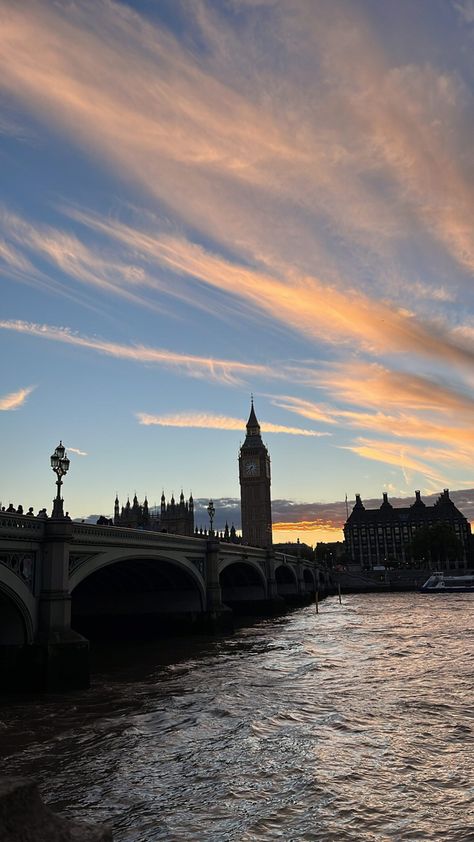 London Walks, London Girl, London Vibes, London Dreams, Walks In London, Wallpaper Uk, London Baby, London Aesthetic, City Of London