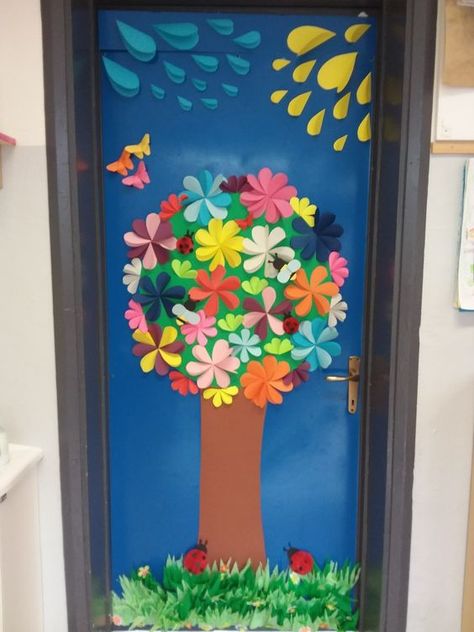 Spring Classroom Decorations, Spring Classroom Door, Classroom Door Decorating, Door Decorating Ideas, Door Decor Ideas, Spring Door Decor, Spring Door Decoration, Newspaper Crafts Diy, Hand Art Kids