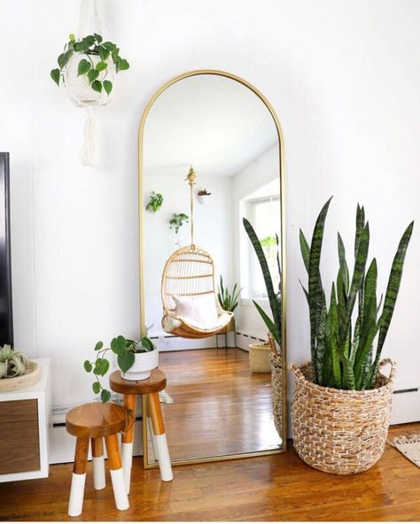 Bohemian Chic Home, Arch Floor Mirror, Mirror Decor Living Room, Mirror Pictures, Makeup Room Decor, Living Room Mirrors, Large Mirror, Studio Decor, A Living Room