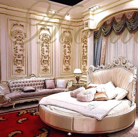 Round bed Arabic Bedroom, Italian Bedroom Design, Reka Bentuk Bilik Tidur, Golden Furniture, Royal Bedroom, Luxury Mansions Interior, Beautiful Bedroom Decor, Ceiling Texture, Hiasan Bilik Tidur