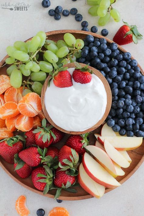 Vanilla Fruit Dip, Cream Cheese Fruit Dip, Creamy Honey, Vanilla Cream Cheese, Vanilla Fruit, Fruit Platter Designs, 4 Ingredient Recipes, Party Food Platters, Charcuterie Recipes