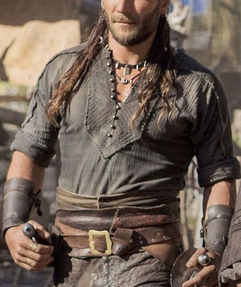 Charles Vane Black Sails, Men's Seasonal Outfits, Charles Vane, Costume Viking, Viking Men, Viking Costume, Shirt Inspiration, Viking Clothing, Pirate Shirts