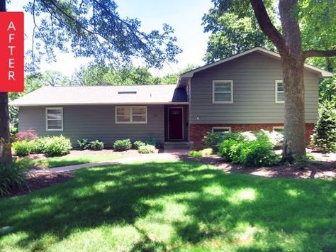 Before & After: A 1950s Facade Gets an Update | Apartment Therapy Tri Level Remodel, Split Level House Exterior, Tri Level House, Split Level Remodel Exterior, Split Level Exterior, Brick House Exterior Makeover, Split Level Remodel, Home Exterior Makeover, Split Level House