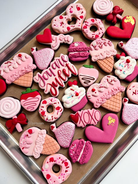 Valentine Cookie Ideas, Valentines Day Sugar Cookies, Valentine Cookies Decorated, Valentine Cookie, Valentine Sugar Cookies, Valentines Baking, Homemade Foods, Cookies Theme, Sugar Cookie Royal Icing