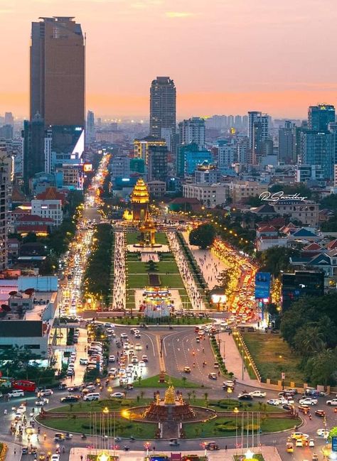 Phnom penh , Cambodia 2023 🇰🇭 Cambodia Landscape, Cambodia Aesthetic, Cambodia Phnom Penh, Phnom Penh City, Cheap Countries To Travel, Travel Cambodia, Phnom Penh Cambodia, Tokyo Japan Travel, Cambodia Travel