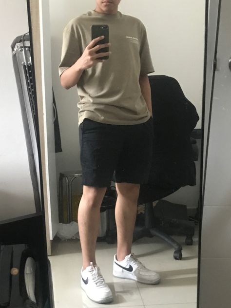 Outfit Cowo Pendek, Men Lazy Outfit, Outfit Cowo Gemuk, Outfit Cowo Simple, Summer Air Force 1 Outfits, Outfits Shorts Hombre, Ootd Cowo Simple, Ootd Cowok Casual, Summer Outfits Queer