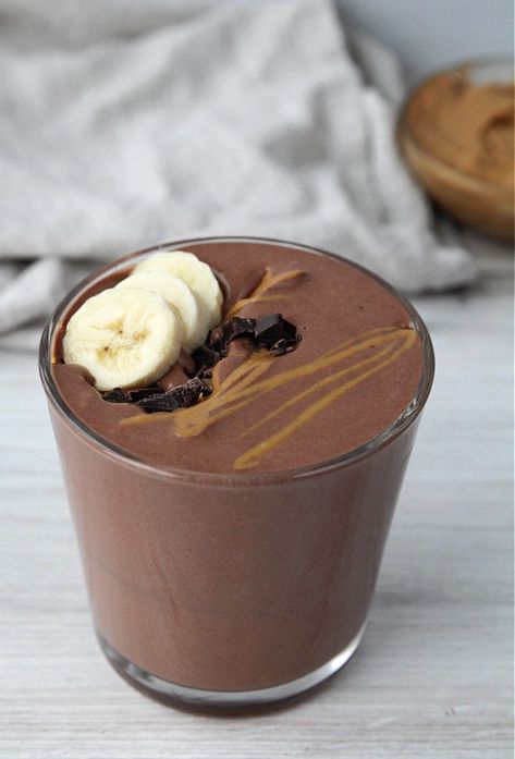 Chocolate Peanut Butter Protein Smoothie - Love to be in the Kitchen Healthy Milkshake Recipes, Peanutbutter Smoothie Recipes, Healthy Milkshake, Cacao Smoothie, Chocolate Banana Smoothie, Chocolate Peanut Butter Smoothie, Resep Smoothie, Peanut Butter Banana Smoothie, Fruit Smoothie Recipes Healthy