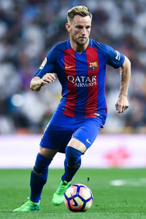 Ivan Rakitić (Barcelona) [Croatia] central midfielder / attacking midfielder Rakitic Barcelona, Real Madrid Manchester United, Bernabeu Stadium, Ivan Rakitic, Gerard Pique, Lionel Messi Fc Barcelona, Alex Morgan Soccer, Barcelona Futbol Club, Soccer Girl Problems