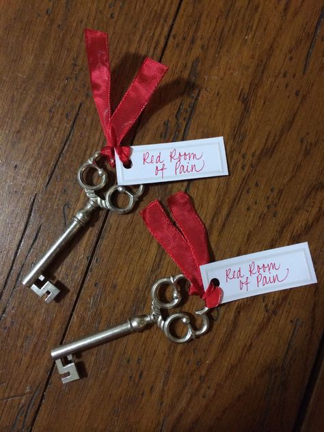 Fifty Shades of Grey Theme Decorations- Keys with red ribbon and tag for "The Red Room of Pain". Red Room 50 Shades Diy, 50 Shades Bachelorette Party, Fifty Shades Party Ideas, Red Room 50 Shades, Gray Party Decorations, 50 Shades Party, The Red Room, Pure Romance Party, Red Birthday Party