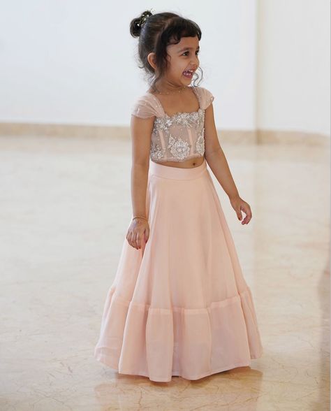 Indian Dresses For Kids Traditional, Girls Lehanga Blouse Designs, Ethnic Dress For Kids Girl, Traditional Frocks For Kids, Baby Lehnga Design, Baby Traditional Dress Indian, Frock Designs For Girl Kids, Kids Traditional Dresses, Kids Traditional Wear Indian