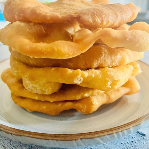 Navajo Fry Bread Indian Fry Bread Recipe Native Americans, Frybread Navajo, Fried Bread Breakfast, Best Fry Bread Recipe, Navajo Fry Bread Recipe, Indian Fry Bread Recipe, Indigenous Recipes, Indian Taco, Navajo Fry Bread