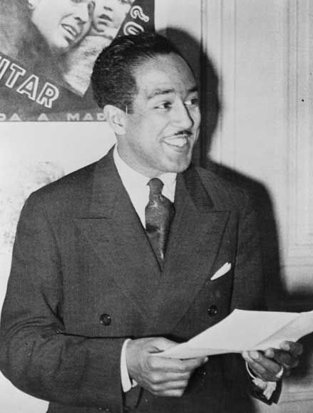 Langston Hughes | Let America Be America Again by Langston Hughes Langston Hughes Poetry, Photograph Lyrics, Langston Hughes, People Reading, Black Authors, American Poets, Free Thinker, Middle Child, Photographs Of People