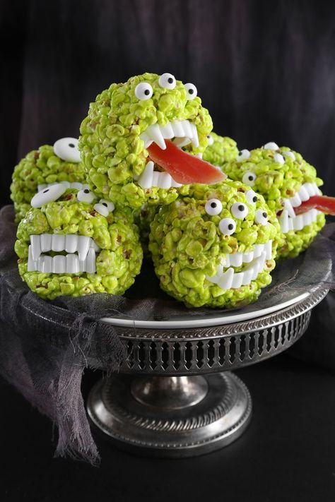 Monster Popcorn Balls | Sprinkle Bakes Monster Popcorn, Halloween Popcorn Balls, Popcorn Balls Recipe, Monster Treats, Halloween Popcorn, Spooky Halloween Treats, Popcorn Balls, Spooky Food, Halloween Treats For Kids