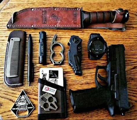 Mochila Edc, Edc Carry, Edc Essentials, Daily Carry, Edc Tactical, Tac Gear, Tactical Gear Loadout, Tactical Survival, Pocket Dump