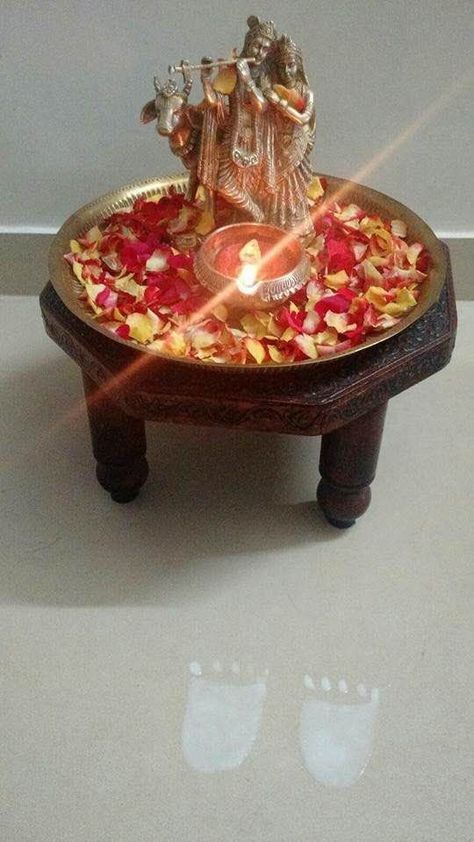 Lord Krishna Decoration At Home, Wooden Decoration Ideas, Worship Room, Krishna Gyan, Lamp Display, Indian Inspired Decor, Mandir Decoration, Interior Design Living Room Modern, Pooja Decor