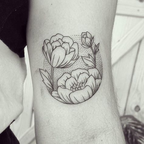 Floral tattoo Circle Tattoo, Wildflower Tattoo, Hand Poked Tattoo, Inked Tattoo, Botanical Tattoo, Desenho Tattoo, Girly Tattoos, Aesthetic Tattoo, Sister Tattoos