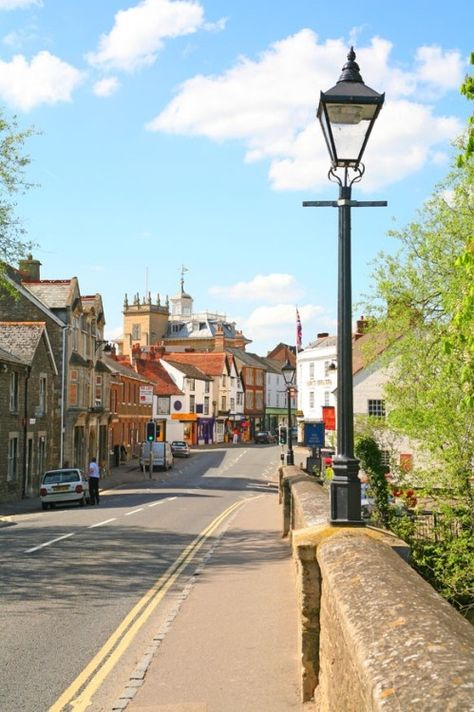 - Abingdon at PicturesofEngland.com where you can explore the beautiful country of England with photos, history, facts, maps and more. Abingdon Oxfordshire, African History Facts, World History Lessons, History Photos, Village Life, History Facts, Lake District, Watercolor Techniques, Cool Places To Visit