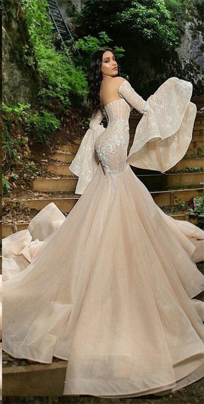 White Gowns Elegant, White Gowns Elegant Classy, African Prom Dresses Ankara, Wedding Dresses With Long Sleeves, Mermaid Wedding Dress With Sleeves, Queen Wedding Dress, Dresses With Long Sleeves, Train Vintage, Glam Wedding Dress